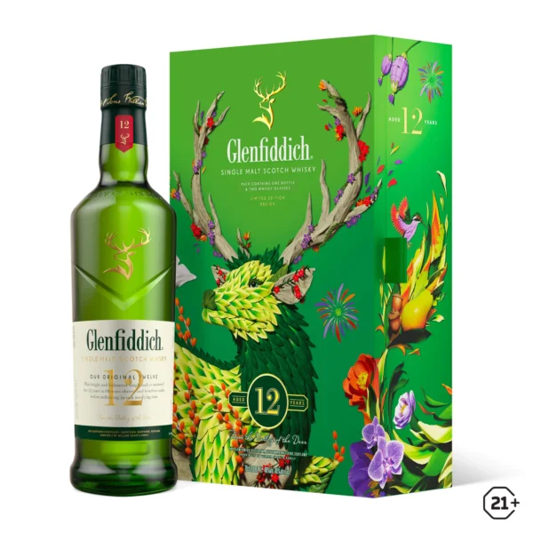 Glenfiddich 12 Years whisky with notes of pear and oak, presented in an elegant gift box.